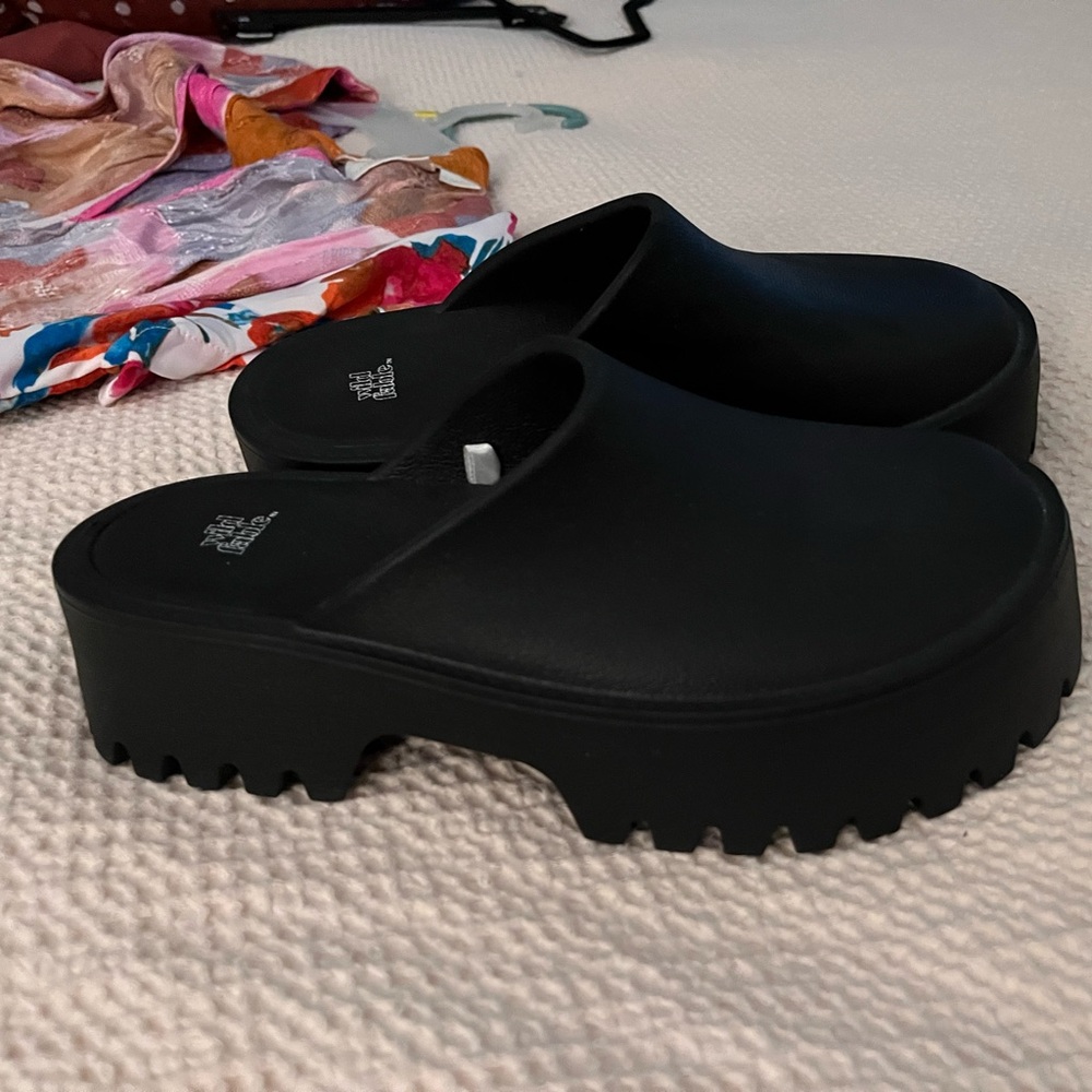 Clogs